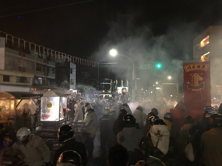 騎 遊 新 營 、 鹽 水 追 蜂 炮