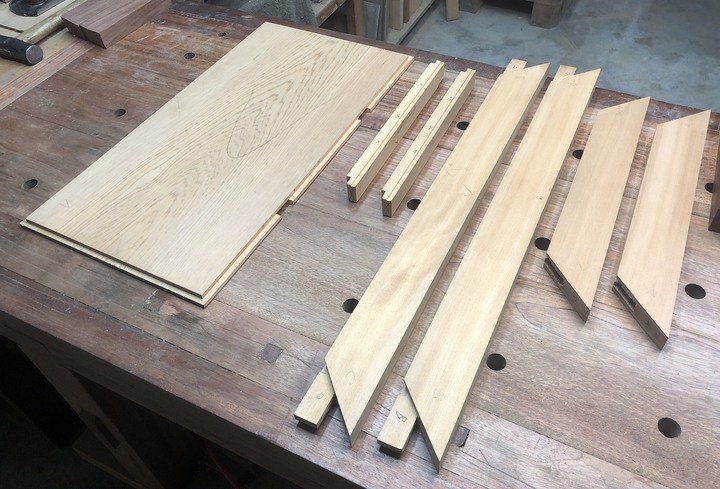 利用榫卯結構製作一個穩定的面板。