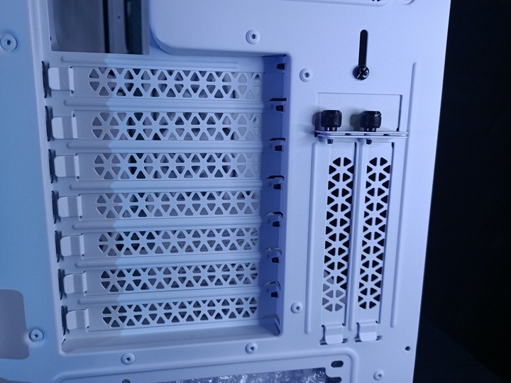 純白紳士 Corsair海盜船 iCUE 5000X RGB QL Edition 開箱評測