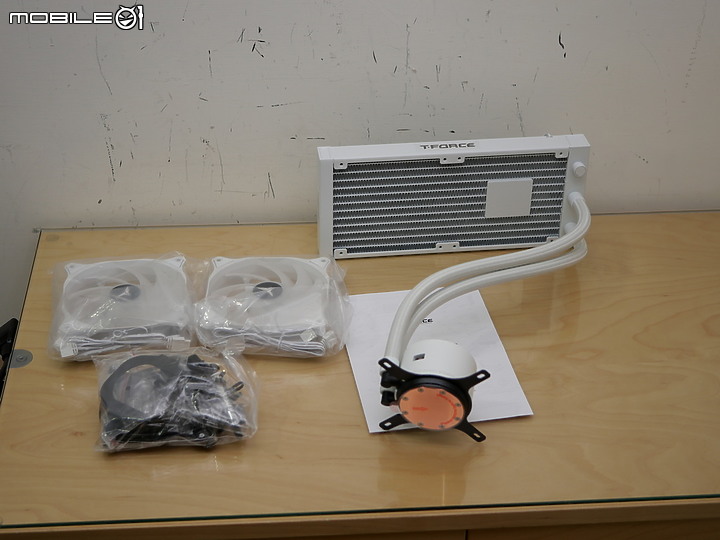 魔幻炫目鏡面 T-FORCE SIREN GD240E ARGB AIO 開箱