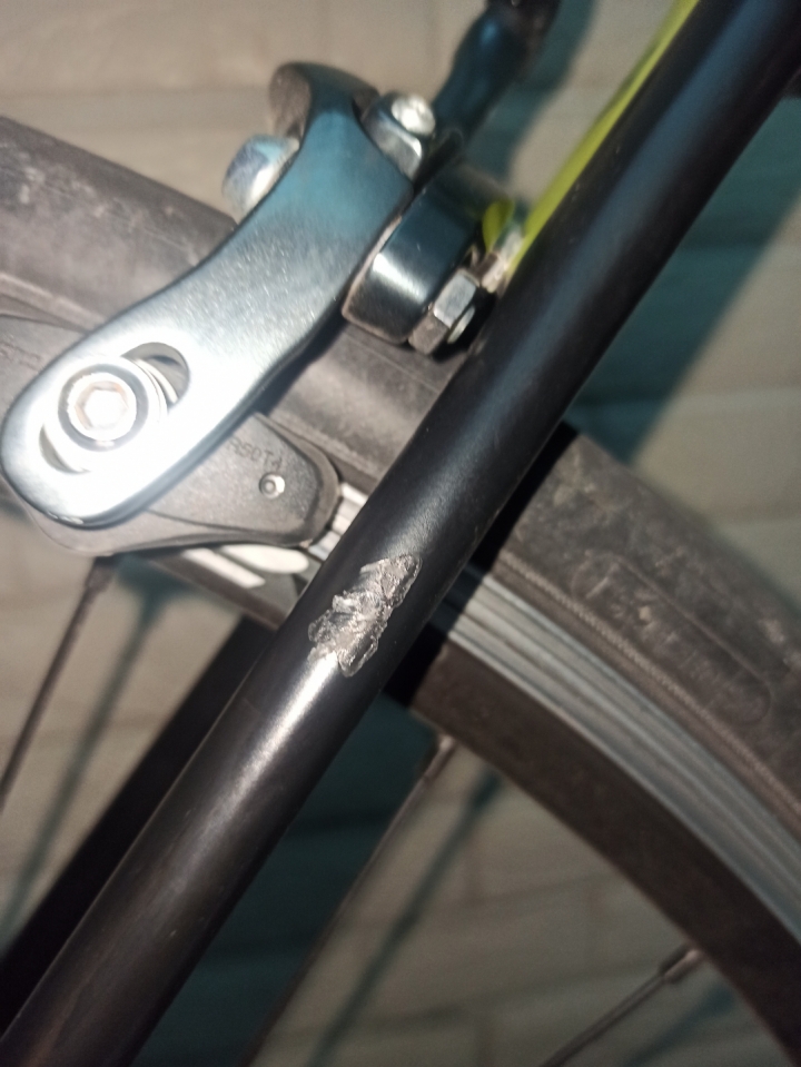 消光黑碳纖維車架靠傷怎麼辦