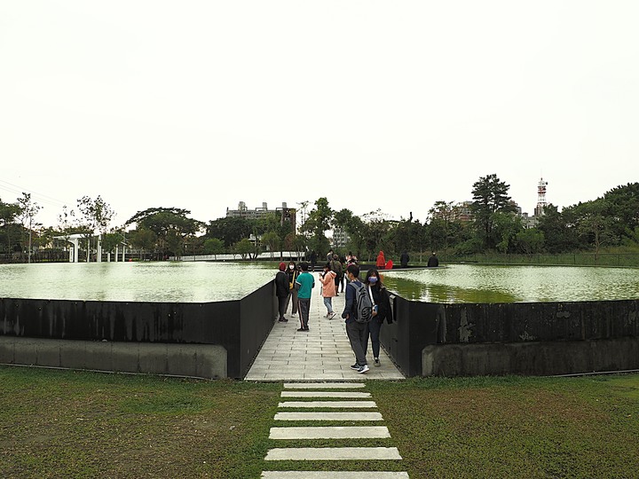 屏東市 屏東縣民公園|崇蘭新村(成功區)|勝利新村 之 屏東燈會展區 — 全臺首座工業遺構公園與最大面積日式宿舍群中的燈會