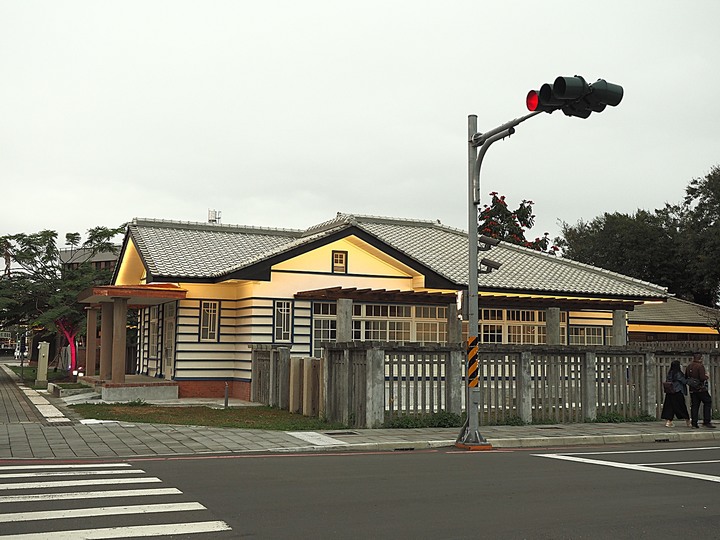 屏東市 屏東縣民公園|崇蘭新村(成功區)|勝利新村 之 屏東燈會展區 — 全臺首座工業遺構公園與最大面積日式宿舍群中的燈會