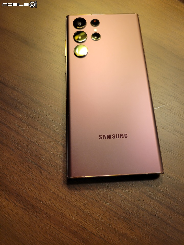 Samsung Galaxy S22 Ultra 夜幕紅開箱！實拍照片分享！