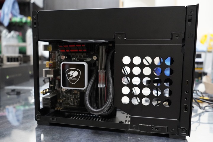 LIAN LI 聯力 A4-H2O 迷你 ITX 機殼 魔術大空間