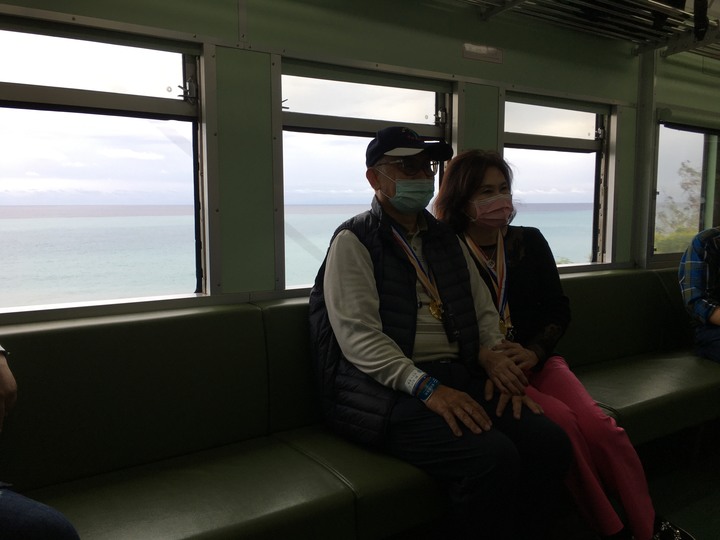 藍皮解憂號觀光列車(台東-枋寮)騎遊金崙