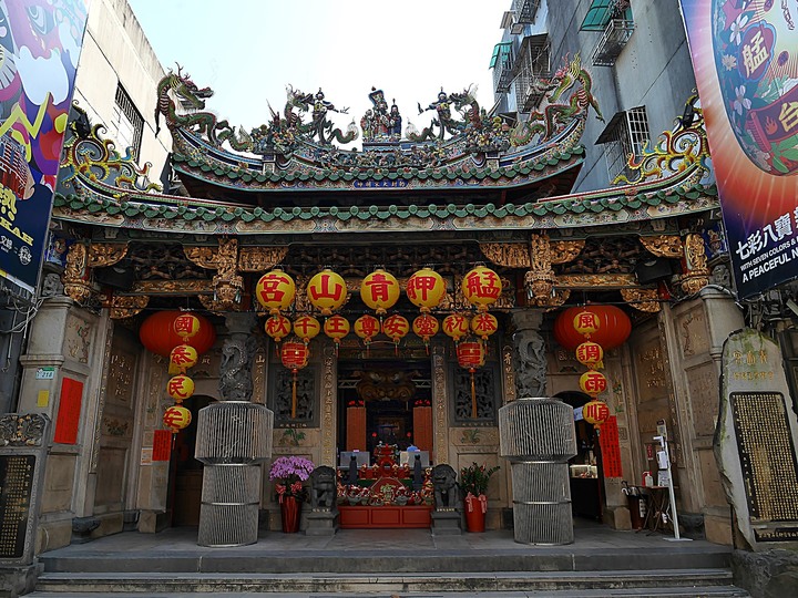 艋舺青山宮、朝北醫院、艋舺清水巖、萬華區史展示中心 — 艋舺市街散步之二