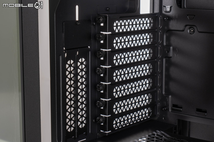 CORSAIR iCUE 5000T RGB 機殼開箱實裝 以滿滿燈效設計打造個人絢爛風格