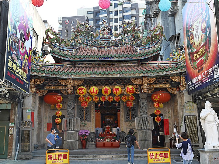 艋舺青山宮、朝北醫院、艋舺清水巖、萬華區史展示中心 — 艋舺市街散步之二