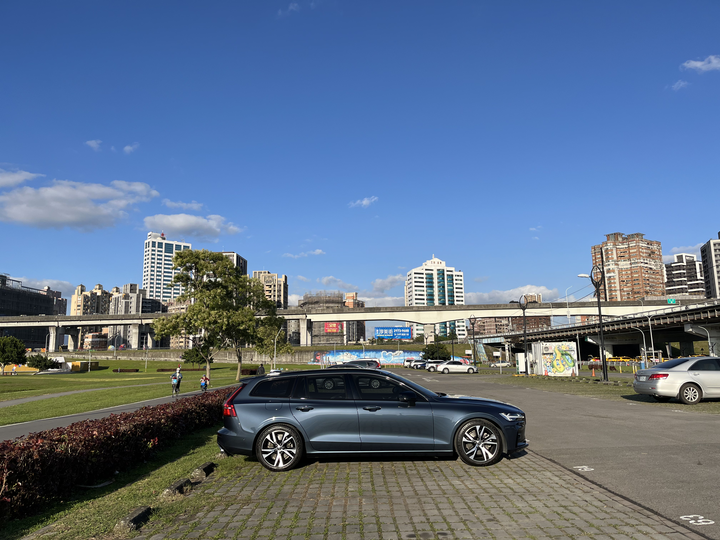 讓新的 V60,接全家人回家!