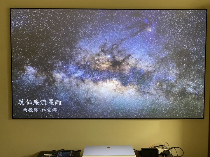 家裡有個護眼大畫面,小孩開心、老婆放心-雷射電視BenQ v7000i開心分享