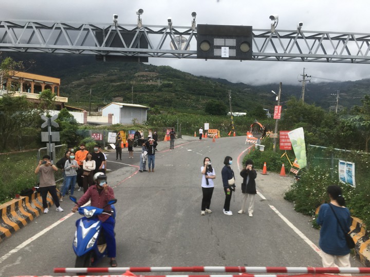 藍皮解憂號觀光列車(台東-枋寮)騎遊金崙