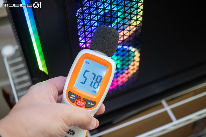 CORSAIR iCUE 5000T RGB 機殼開箱實裝 以滿滿燈效設計打造個人絢爛風格