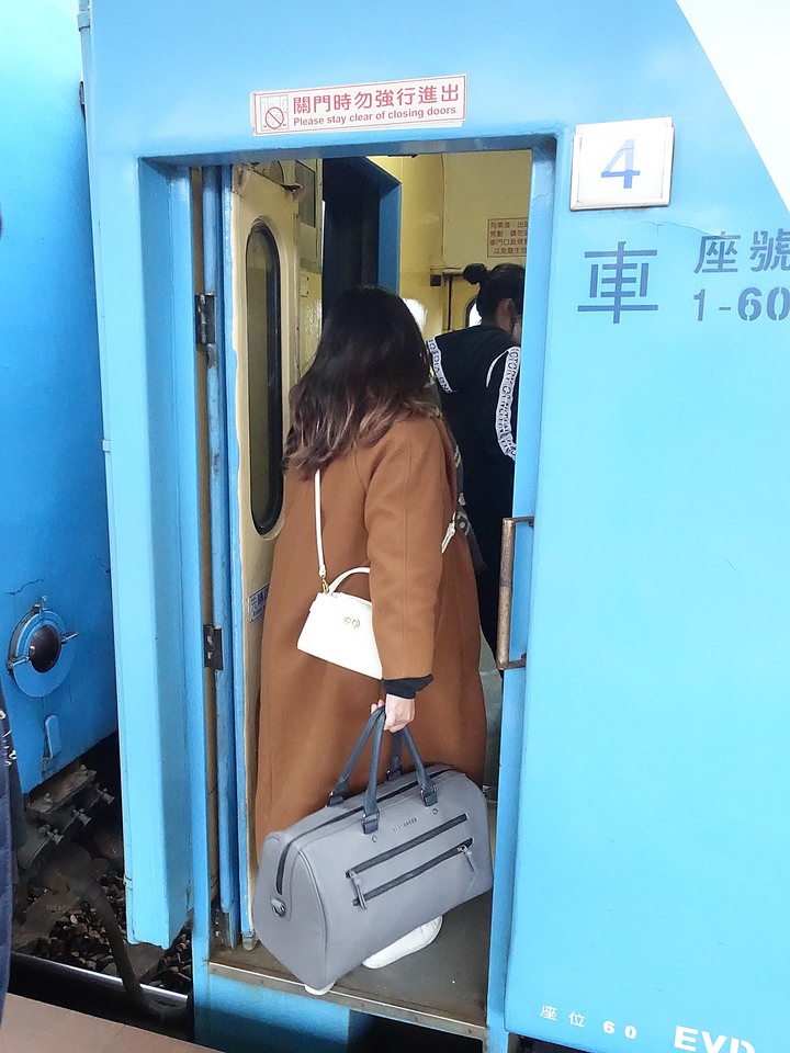 即將絕版之復興 5684次與5687次,200元來回北宜,速度不輸自強號 之 宜蘭鐵道行旅,外掛礁溪平價溫泉旅館與快炒