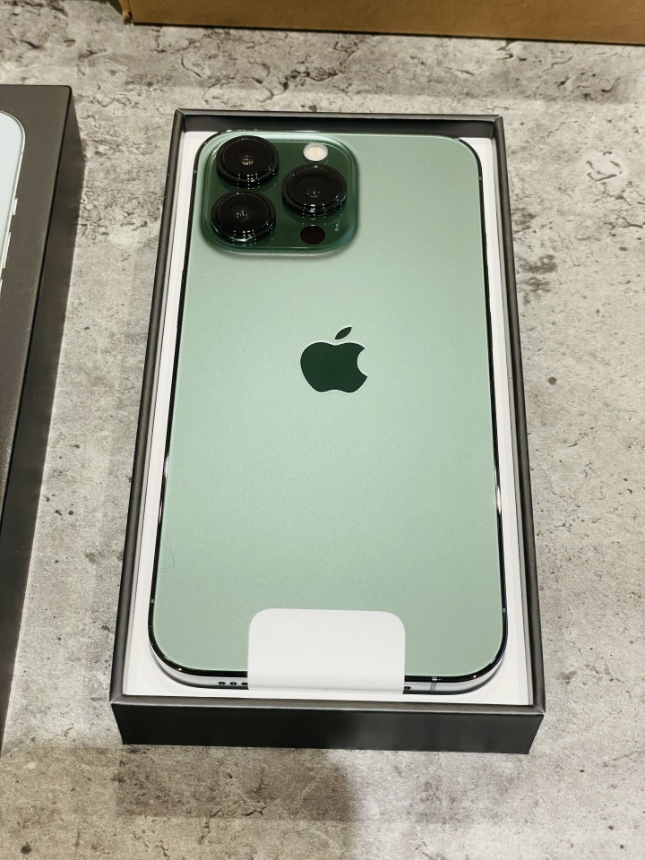 IPhone 13 Pro 松嶺青到貨啦