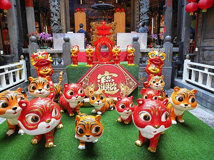 艋舺青山宮、朝北醫院、艋舺清水巖、萬華區史展示中心 — 艋舺市街散步之二