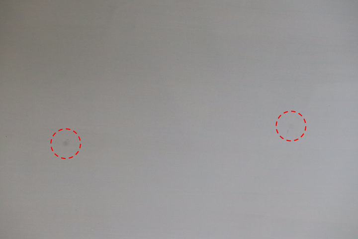 點我看大圖 請問這種暗斑是鏡頭哪邊的問題?