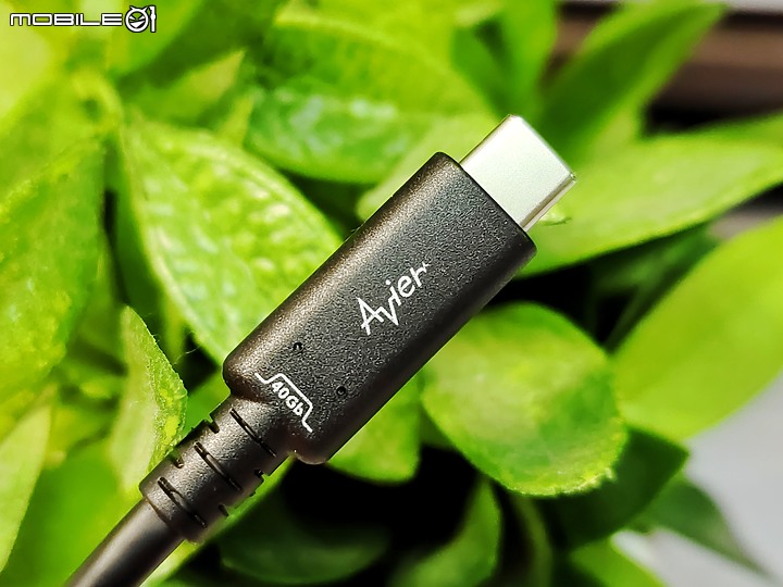 「 Mac配件 」Avier CLASSIC USB4 傳輸線開箱實測 – 高速傳輸、百瓦充電、還支援影像傳輸
