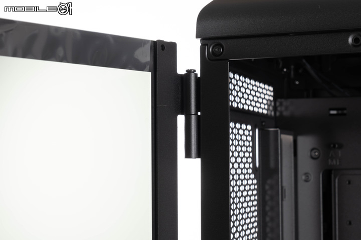 CORSAIR iCUE 5000T RGB 機殼開箱實裝 以滿滿燈效設計打造個人絢爛風格