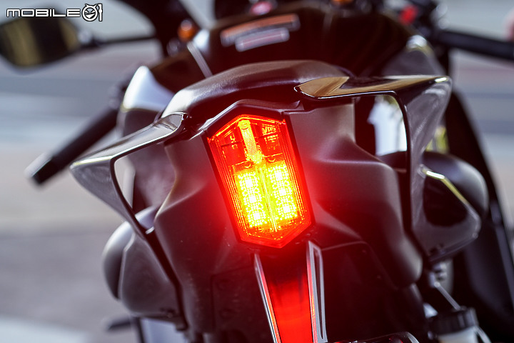 YAMAHA YZF-R7 試駕｜正統賽道騎乘設定 雙缸也能有樂趣