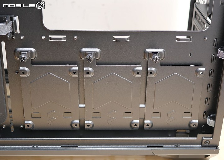 緊湊機身進化，空冷高階機殼首選 FD Torrent compact 雙面黑玻璃