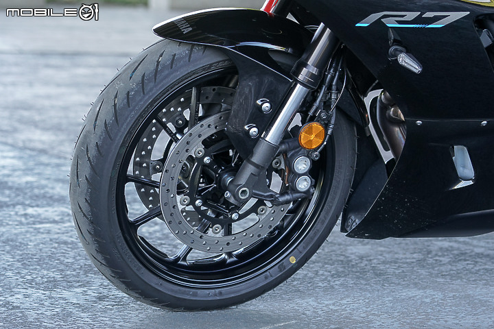 YAMAHA YZF-R7 試駕｜正統賽道騎乘設定 雙缸也能有樂趣