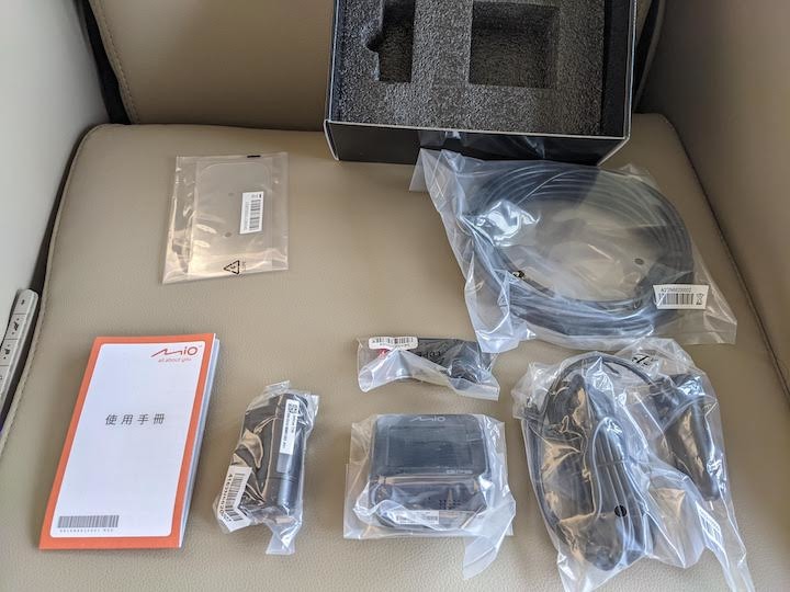 開箱-入門雙鏡頭 Mio C588T 行車記錄器