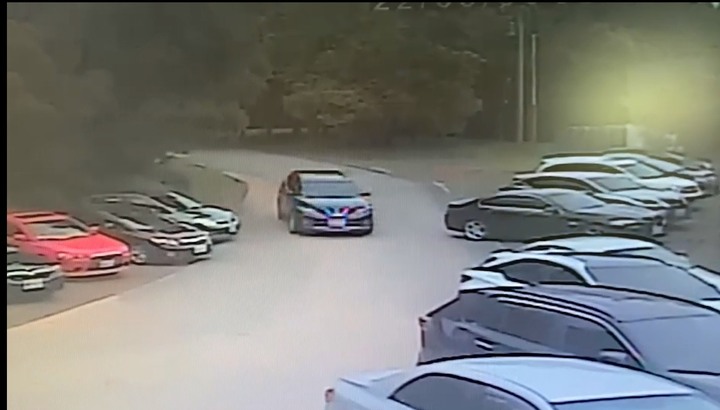 點我看大圖 路邊停車被擦撞