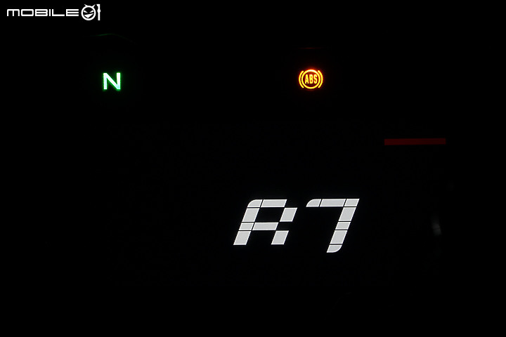 YAMAHA YZF-R7 試駕｜正統賽道騎乘設定 雙缸也能有樂趣