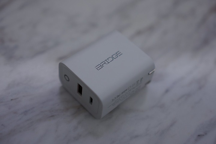 iBRIDGE 15W無線充電器｜三合一充電超省事Magsafe金屬支架橫豎都好用