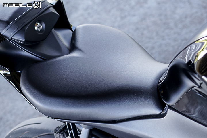 YAMAHA YZF-R7 試駕｜正統賽道騎乘設定 雙缸也能有樂趣