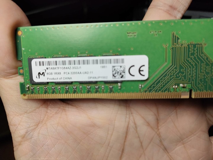 請問我的桌機(Acer TC-875)，建議插哪一張顯卡(想玩巫師3)?
