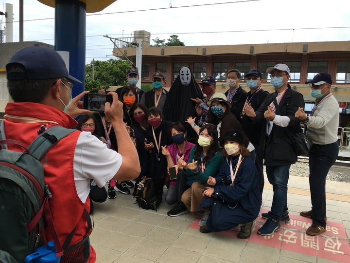 藍皮解憂號觀光列車(台東-枋寮)騎遊金崙