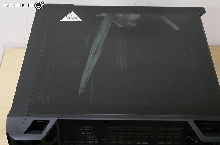 緊湊機身進化，空冷高階機殼首選 FD Torrent compact 雙面黑玻璃