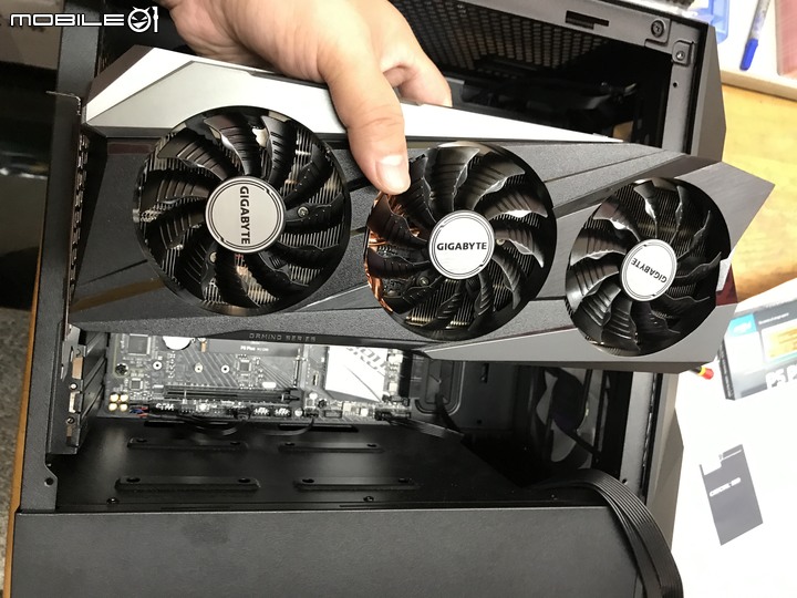 點我看大圖 技嘉Z690M AORUS ELITE DDR4 滿滿的Gen4SSD 3插槽 雞排主機板 簡單開箱