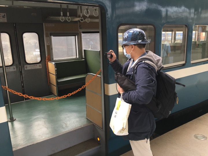 藍皮解憂號觀光列車(台東-枋寮)騎遊金崙