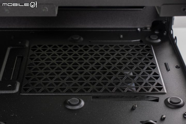 CORSAIR iCUE 5000T RGB 機殼開箱實裝 以滿滿燈效設計打造個人絢爛風格