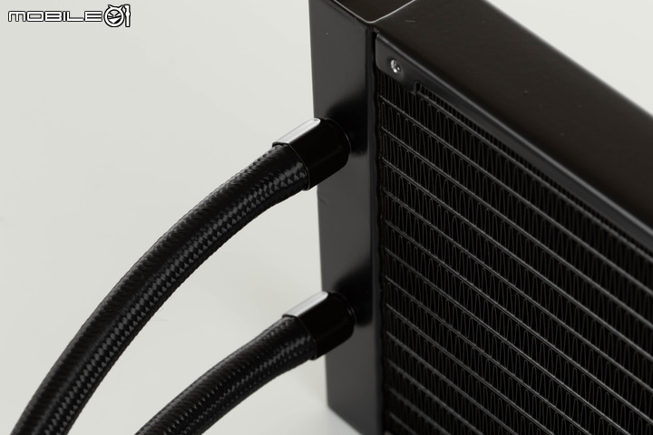 CORSAIR H170i/H150i ELITE LCD 水冷散熱器實測 頂尖散熱壓制力搭 LCD 螢幕更炫目