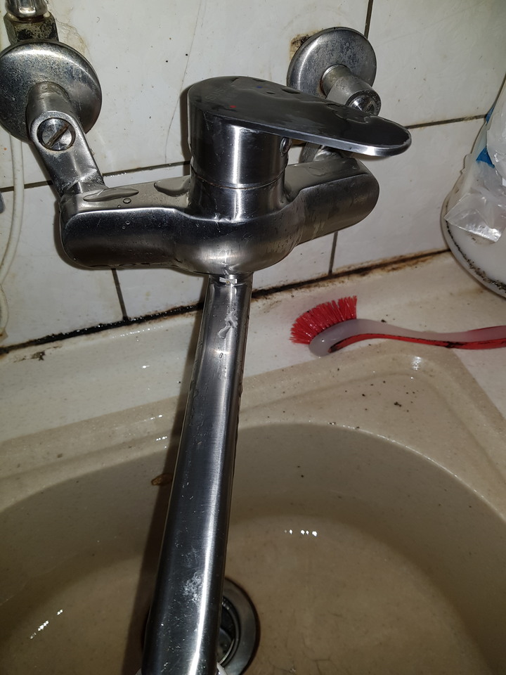 點我看大圖 水龍頭兩千多元的台灣價值VS一千多元的大陸製造一體鑄造真304不鏽鋼