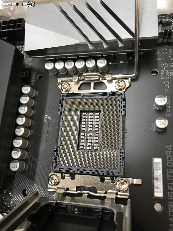 點我看大圖 技嘉Z690M AORUS ELITE DDR4 滿滿的Gen4SSD 3插槽 雞排主機板 簡單開箱