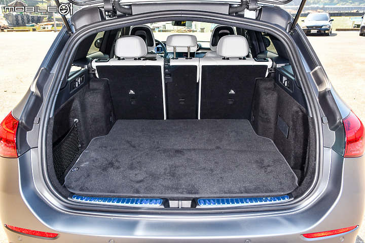 M-Benz C300 Estate運動版試駕 │ 能帥能跑更能載，科技跑旅人人愛！