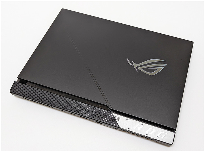 快速開箱:ROG Strix SCAR 15 G533ZW