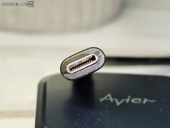 「 Mac配件 」Avier CLASSIC USB4 傳輸線開箱實測 – 高速傳輸、百瓦充電、還支援影像傳輸