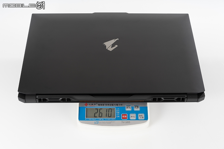 GIGABYTE AORUS 17 YE5 實機測試｜頂規筆電獨顯帶來快意效能