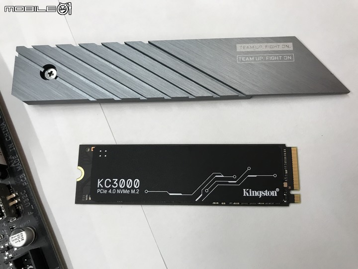 點我看大圖 技嘉Z690M AORUS ELITE DDR4 滿滿的Gen4SSD 3插槽 雞排主機板 簡單開箱