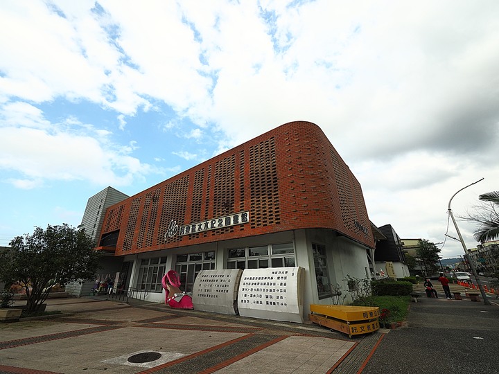蘇澳 計程車博物館、冬山 阿瘦羅水木紀念圖書館 羅東 成功國小校長宿舍與舊禮堂|moku 旅人書店 — 宜蘭鐵道小旅行之二