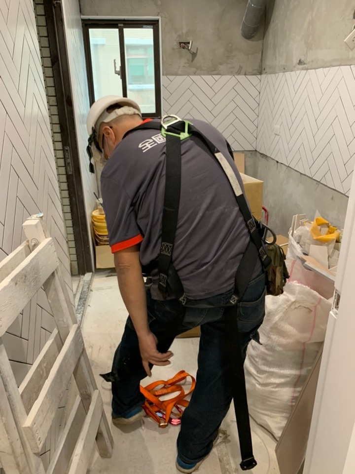 新居冷氣全國電子安裝分享：冷氣師傅真的是很辛苦的職業