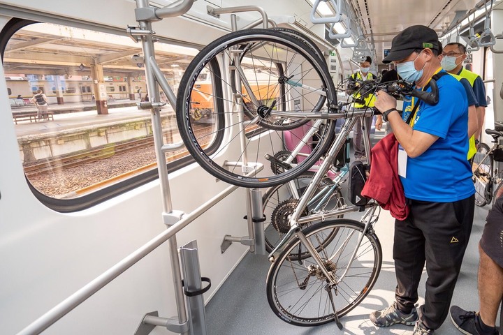 搭EMU900最美區間車-騎遊台東大武之旅