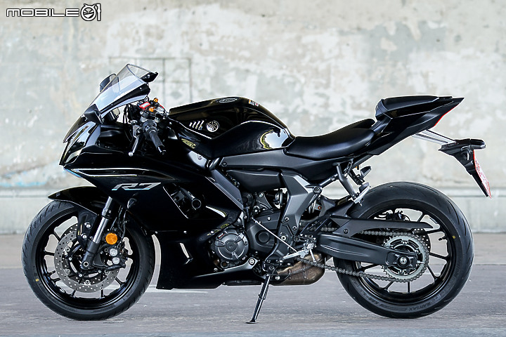 YAMAHA YZF-R7 試駕｜正統賽道騎乘設定 雙缸也能有樂趣