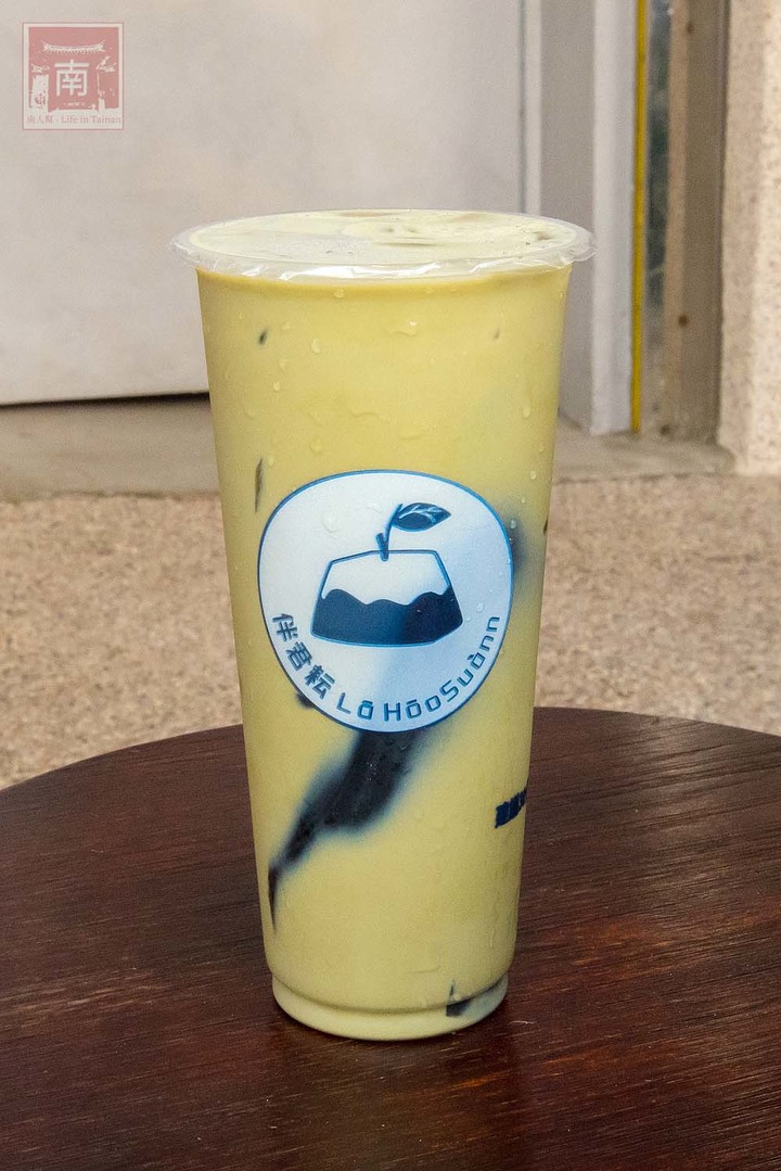 【臺南美食】另類飲料店|沒有店員及菜單|有毛茸茸貓掌幫你送飲料陪猜拳|仙草凍飲|OREO仙草凍鮮奶~伴君耘_仙草洞